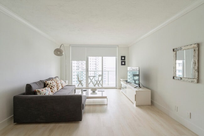 Building Photo - 3801 S Ocean Dr Rental