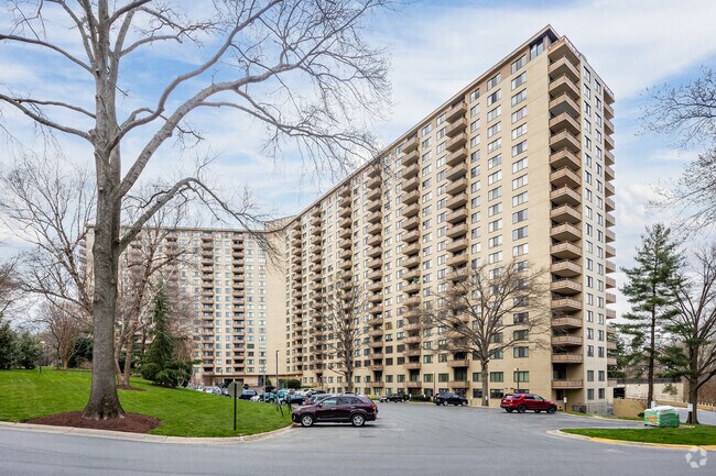 5225 Pooks Hill Rd - The Promenade