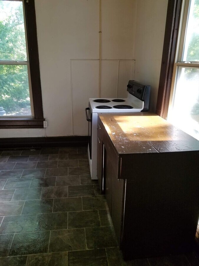 Photo - 2 Bdrm 1 Bath 2nd Floor Unidad 137 E Wallace #3