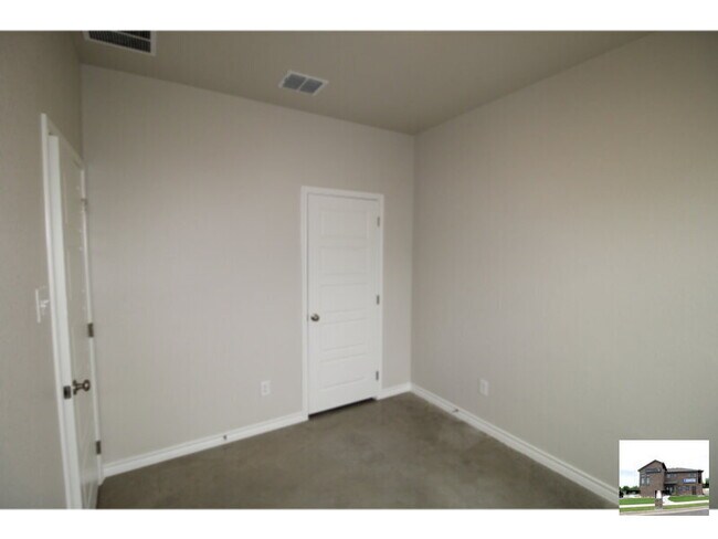 Photo - 640 Pacific Crest Trl