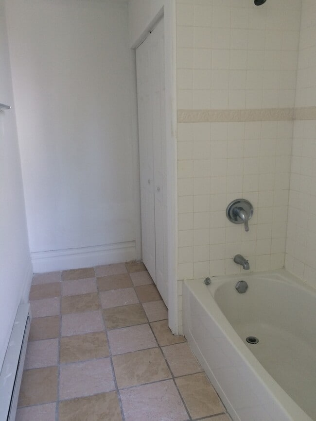 Photo - Large 2 Bedroom 1 Bath in MT Washington