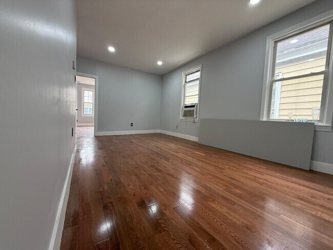 Photo - 162 W 32nd St Unit 2
