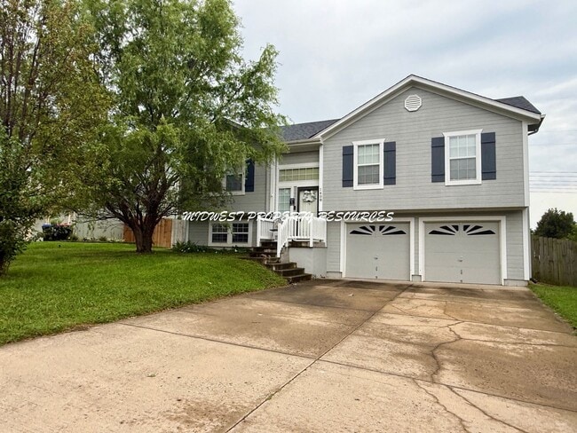 Building Photo - Lee's Summit Schools! 3 Bedroom/2.5 Bath H... Rental