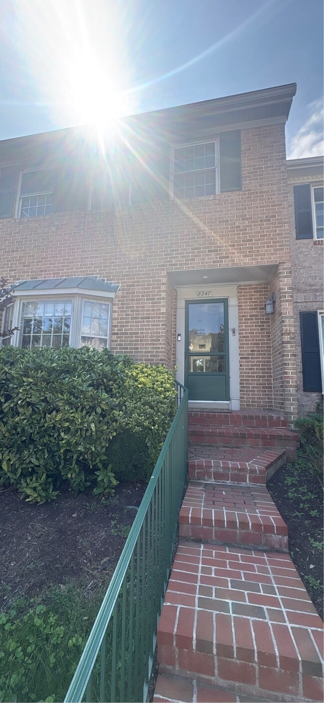 8247 Clifton Farm Ct