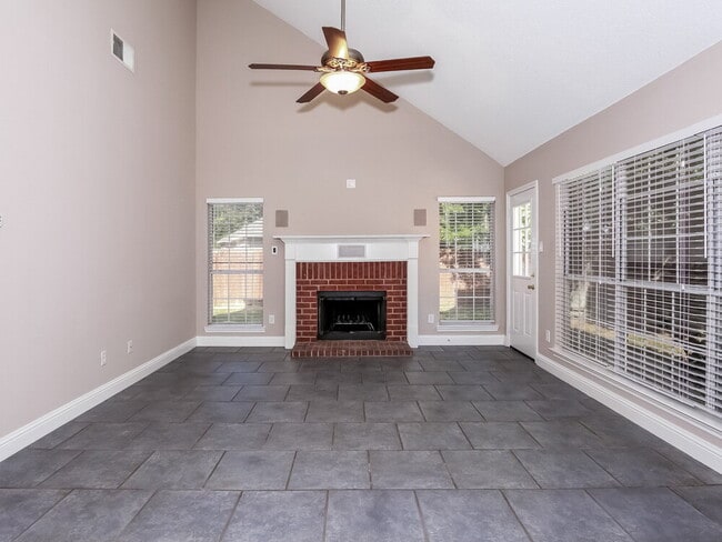 Photo - 952 Azalia Dr House