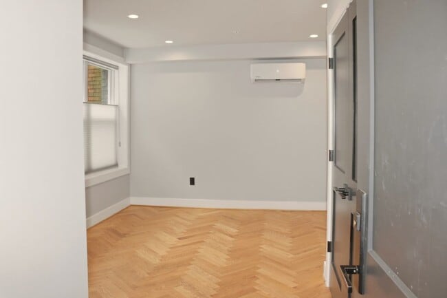 Photo - 1643 New Jersey Ave NW