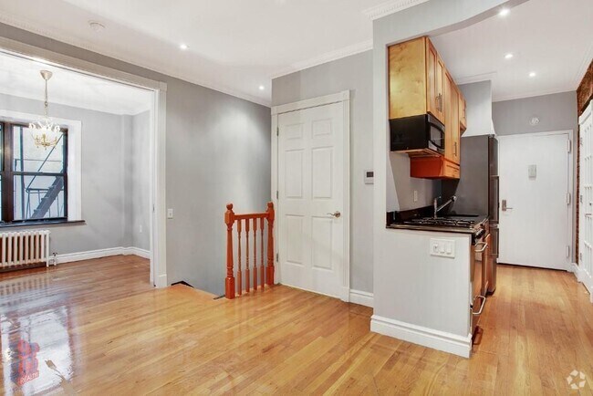 Building Photo - 432 E 13th St Rental