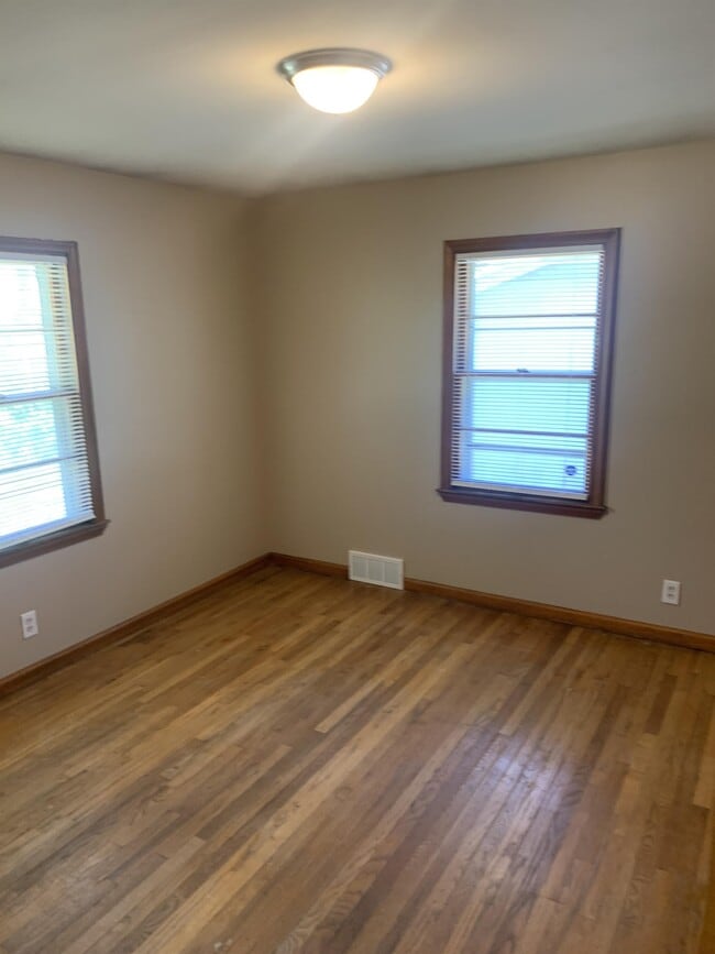 Photo - 3030 Ernst St