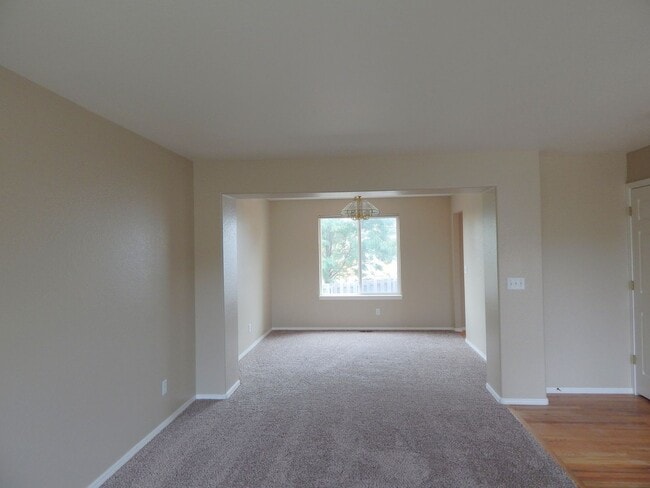 Photo - 203 Cleopatra St