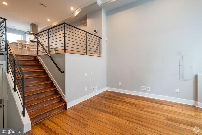 Building Photo - 607 McClellan St Rental