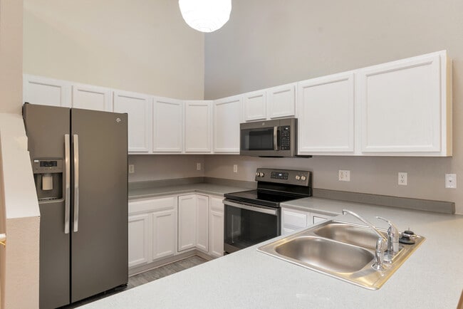 Photo - 2 bedroom with attached garage!!