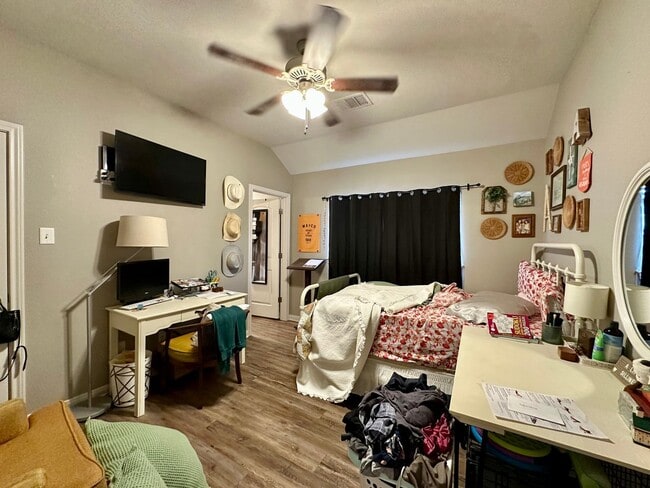 Photo - Spacious 4-Bed, 4.5-Bath Home in the Heart of the Baylor Bubble!