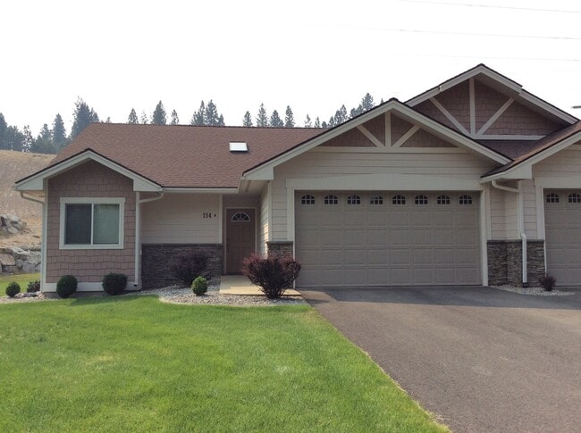 Building Photo - 482 Unit 02