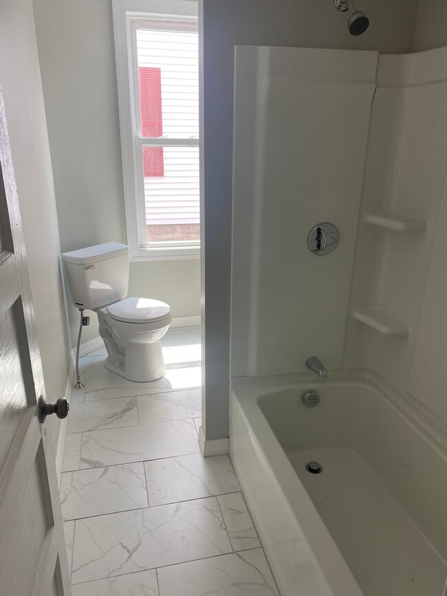 Photo - 30 Viall St Unidad Apt 1