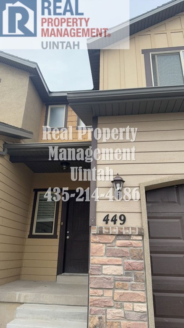 Building Photo - 3 bed 2.5 bath townhome in Fox Run