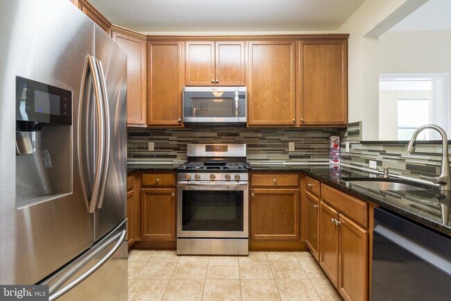 1128 Halifax Pl