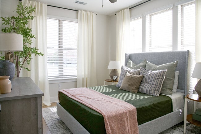 Photo - NOVEL University Place by Crescent Communi...