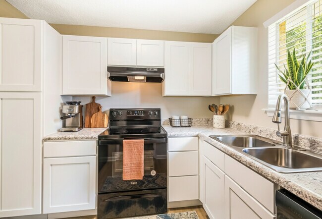 Newly Renovated Townhome at Pine Ridge Apartments in Cary, NC - Pine Ridge Townhomes
