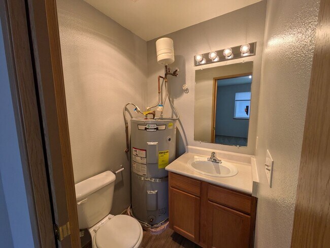 Photo - 2 bed/1.5 bath apartment on Northwest Ave! Unit 04-310