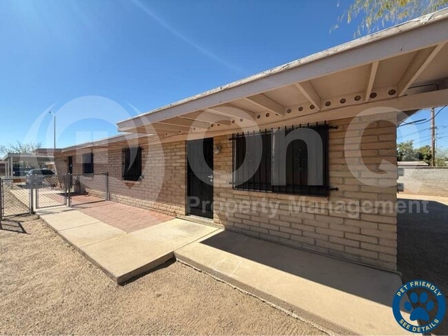 Building Photo - 842 W Iowa St