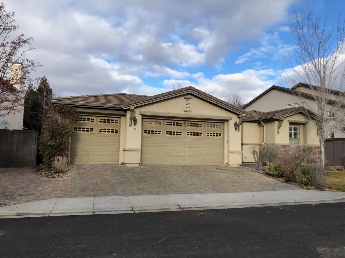 Fabulous single story home in South Reno - Fabulous single story home in South Reno