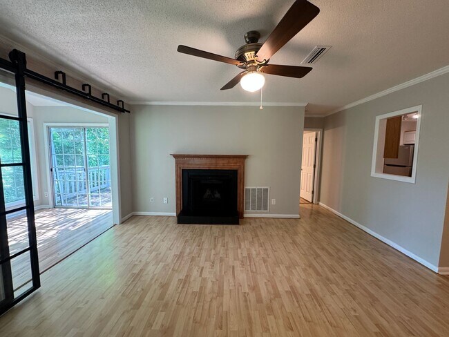 Photo - 630 Balfour Rd