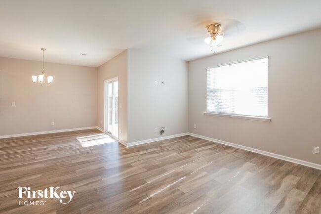 Photo - 590 Wayton Cir