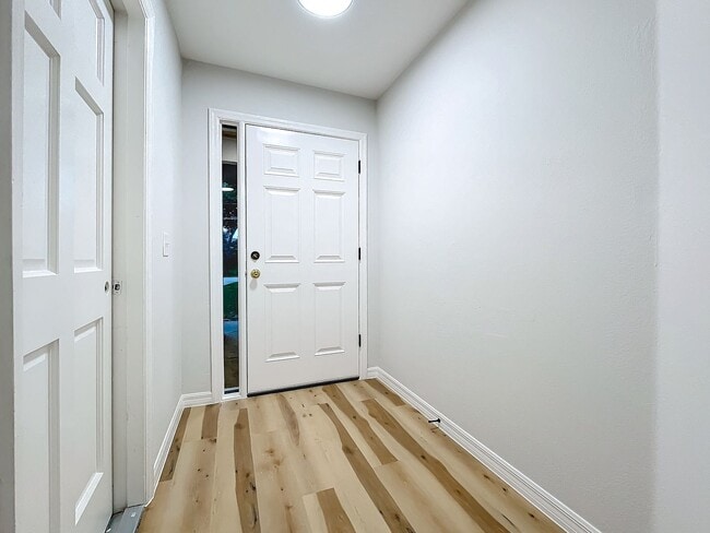 Photo - Remodeled Townhouse - Granite Counters, Fe...