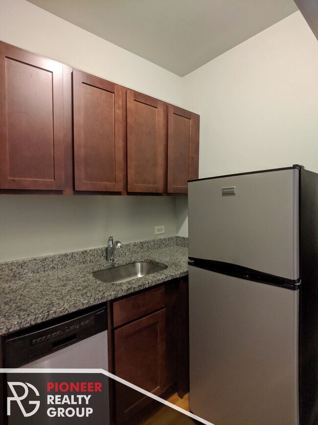 Photo - 1154 N Dearborn St Unidad 315