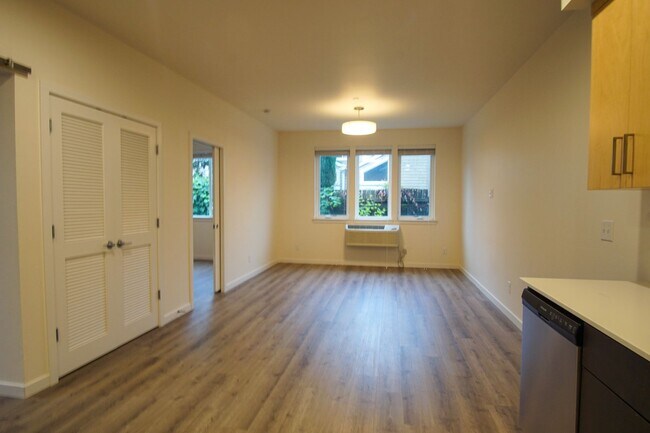 Photo - Spacious 2nd Floor 2-Bed in John's Landing w/Condo-Grade Finishes + A/C! Unit 201