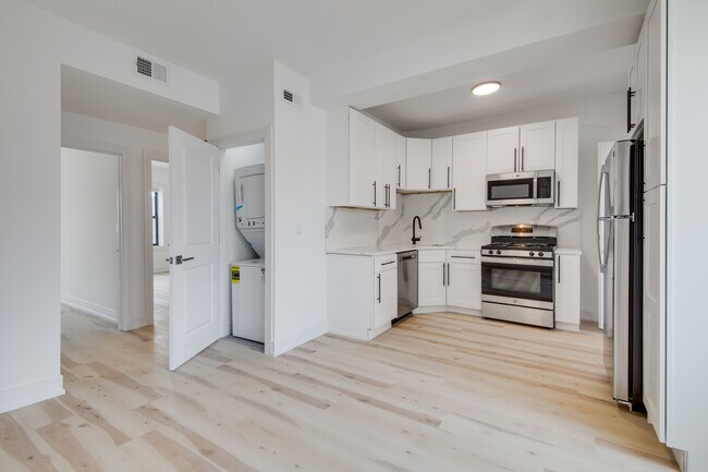 Photo - 1906 N Whipple St Unidad 103