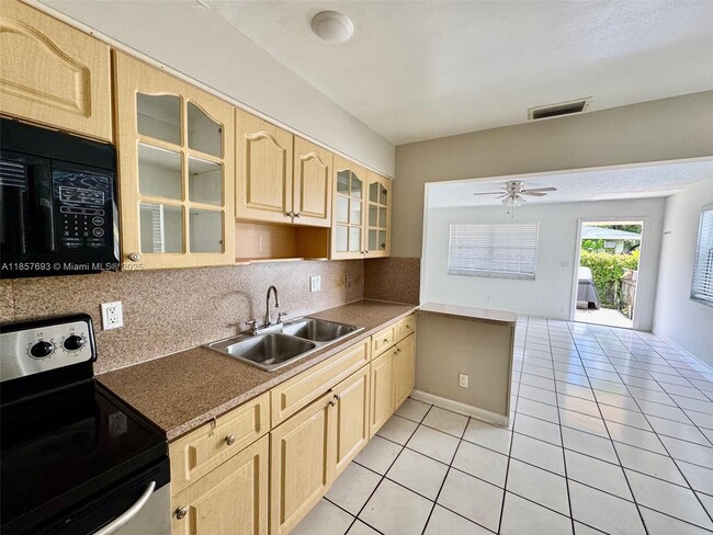 Building Photo - 718 SW 7th St Unit 718 Rental