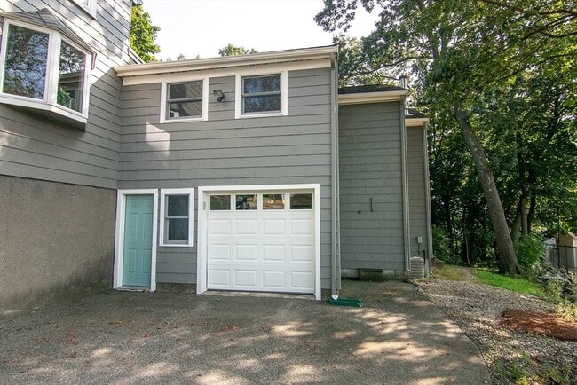 Building Photo - 6 Wildwood Ln Unit B