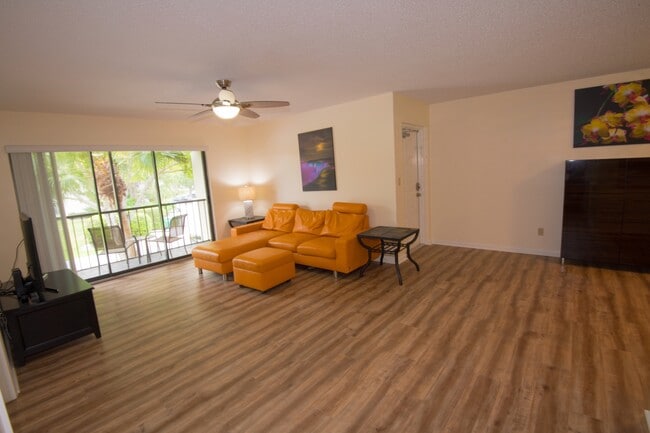 Bright, open concept living area and dining a - 1935 Silver Pine SW Way Unit Pine Ridge D2