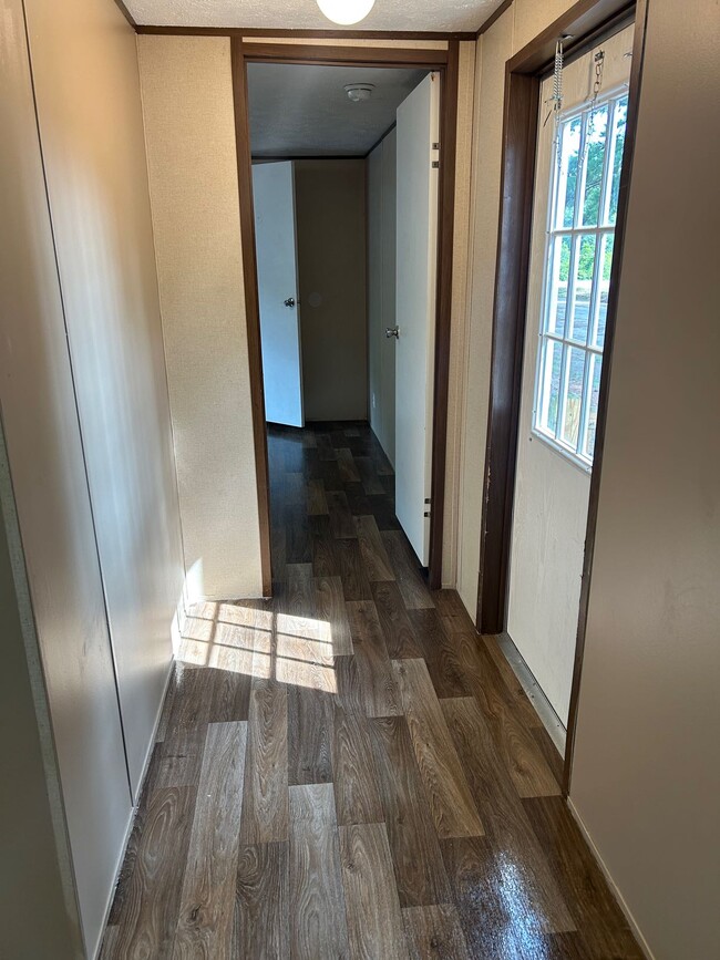 Photo - 1048 Victoria St