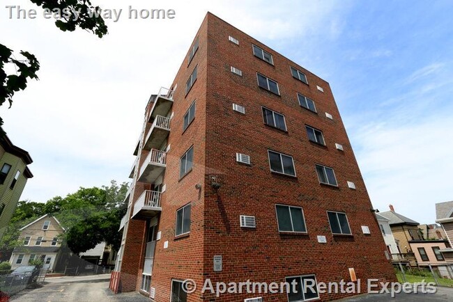 Building Photo - 70 Park St Unit #42