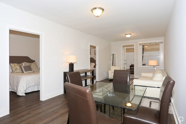 2BR, 1BA Room 2 - 635 Ellis