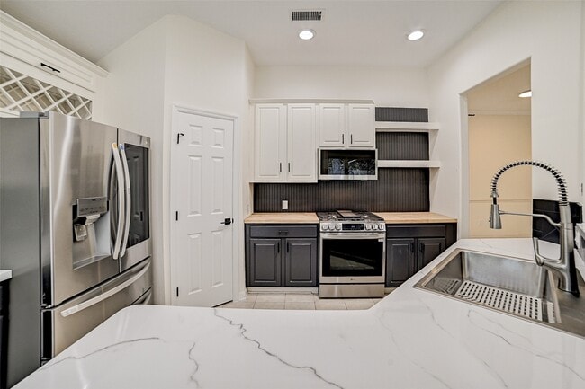 Photo - 70 Camber Pine Pl
