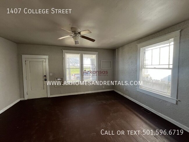 Photo - 1407 College St