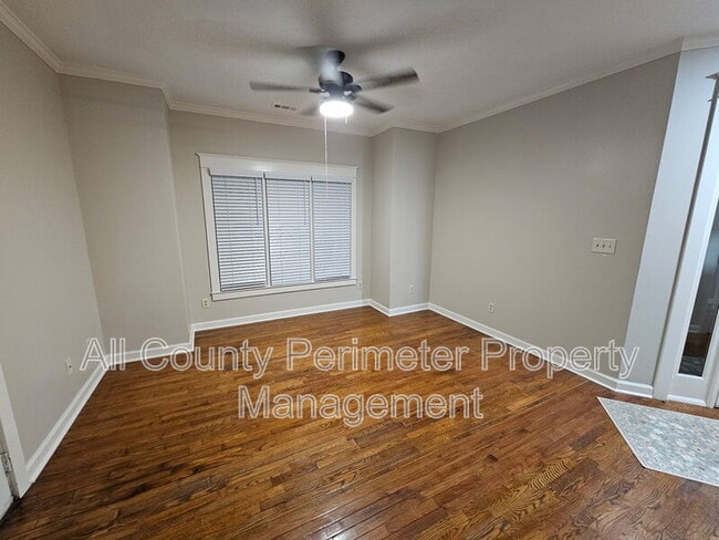 Photo - 320 Harden St SE