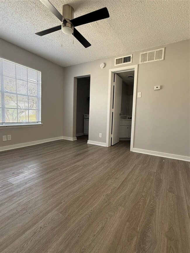 Photo - 311 E 31st St Unit 203B