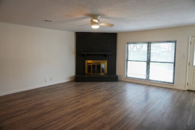 Photo - Spacious 4 Bedroom Home in Briarwick