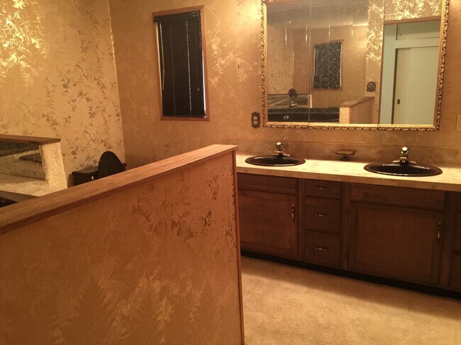 Photo - 1630 NE Gaines Rd