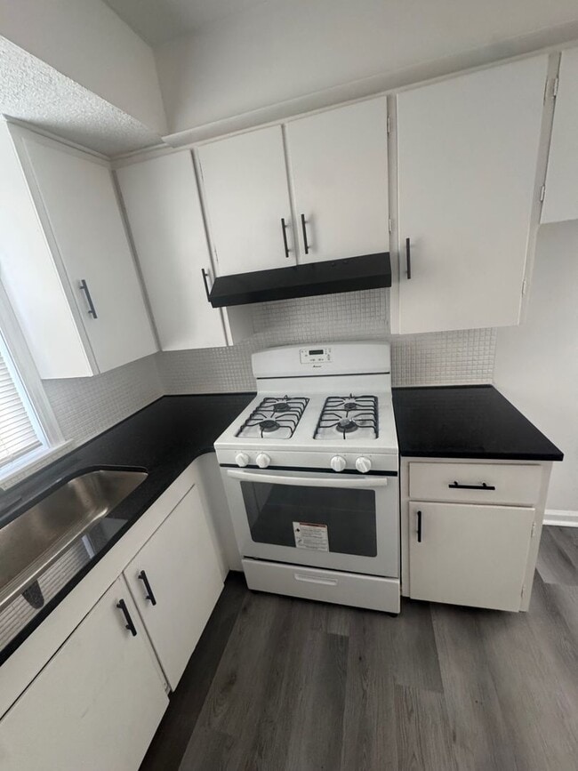 Photo - Spacious Two-Bedroom Unit in a Charming Property – Available Now!