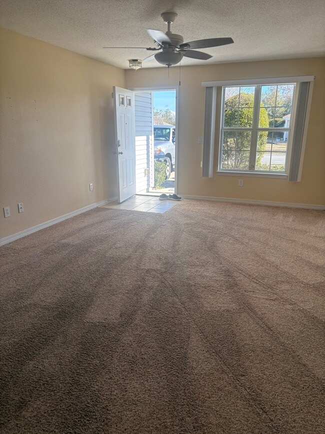 Living Room - 3031 Meadow St