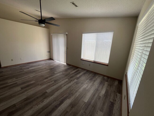 1309-1323 W Lotus