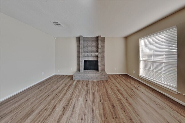 Photo - 16923 Poplar Hill St