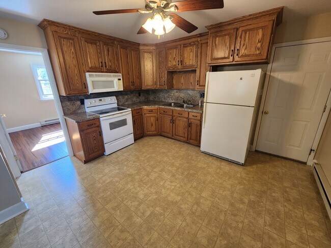 Photo - 15475 Oak Rd Unidad First Floor