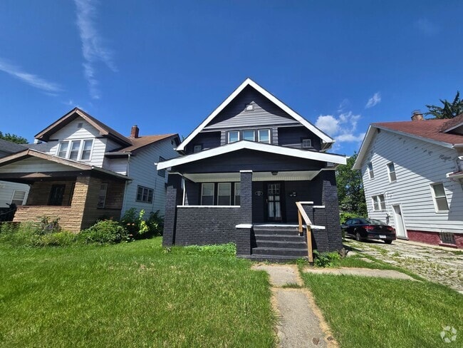Building Photo - 3 Bedroom House