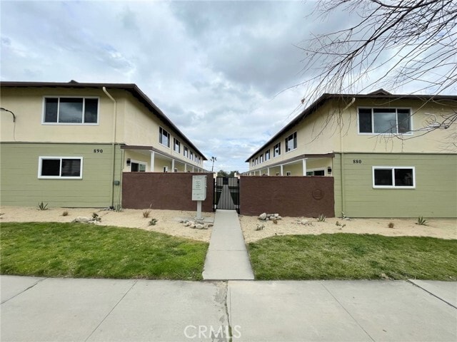 Building Photo - 890 N Campus Ave Unit A